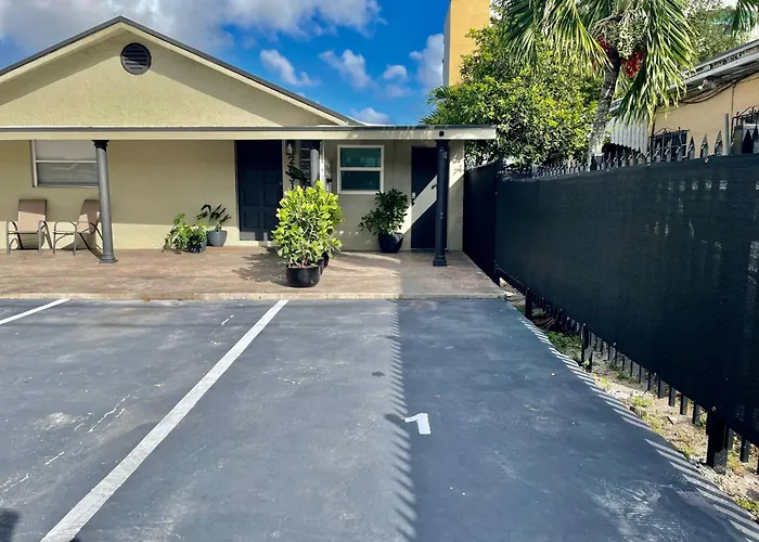 Cozy Studio W/Gated Parking